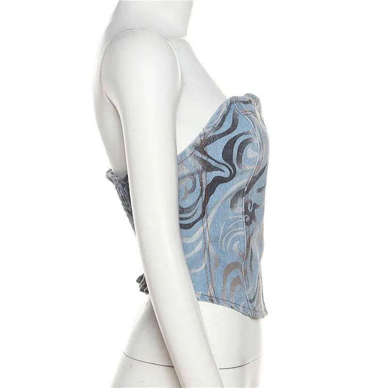 Trendy Crop Top. Fashionable Women's Streetwear Style - QVA COUTURE