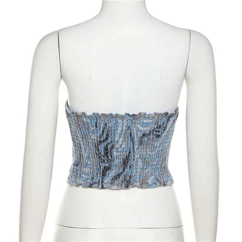 Trendy Crop Top. Fashionable Women's Streetwear Style - QVA COUTURE